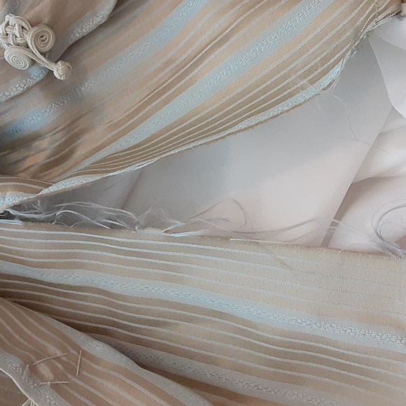 Queen Bed Skirt Rayon Blend Striped Frog Closures @ Corner - Picture 6 of 6